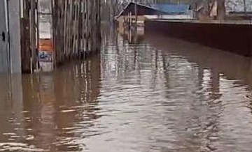 Ситуация с паводком в Оренбурге остается критической