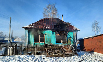 При пожаре в доме многодетной семьи в Алтайском крае погиб ребенок