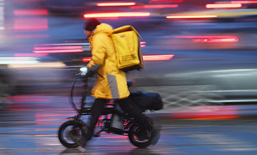 В Петербурге выявили нелегальных мигрантов в службах курьерской доставки