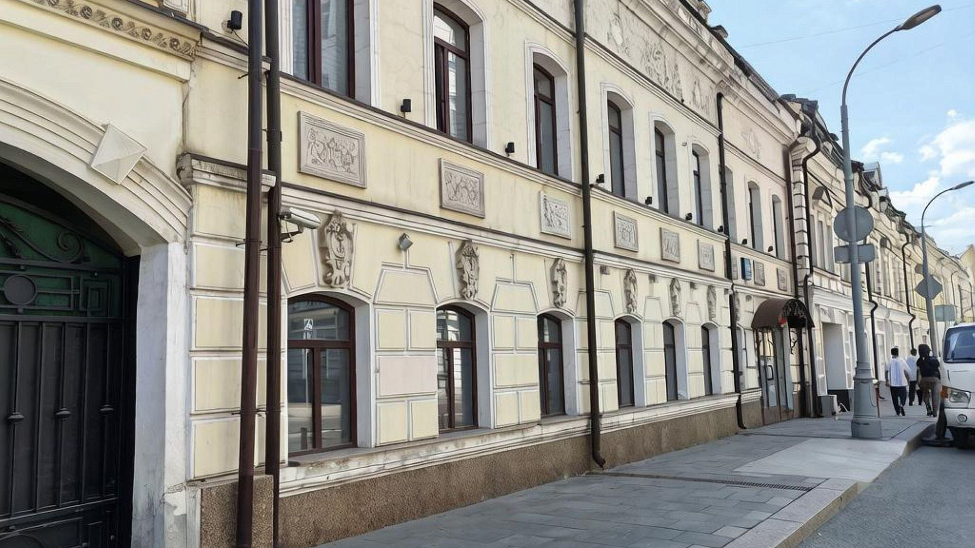 На торги выставили нежилое помещение в здании Таганского района Москвы