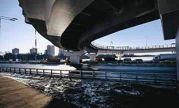 На Северо-Восточной хорде в Москве загорелась машина