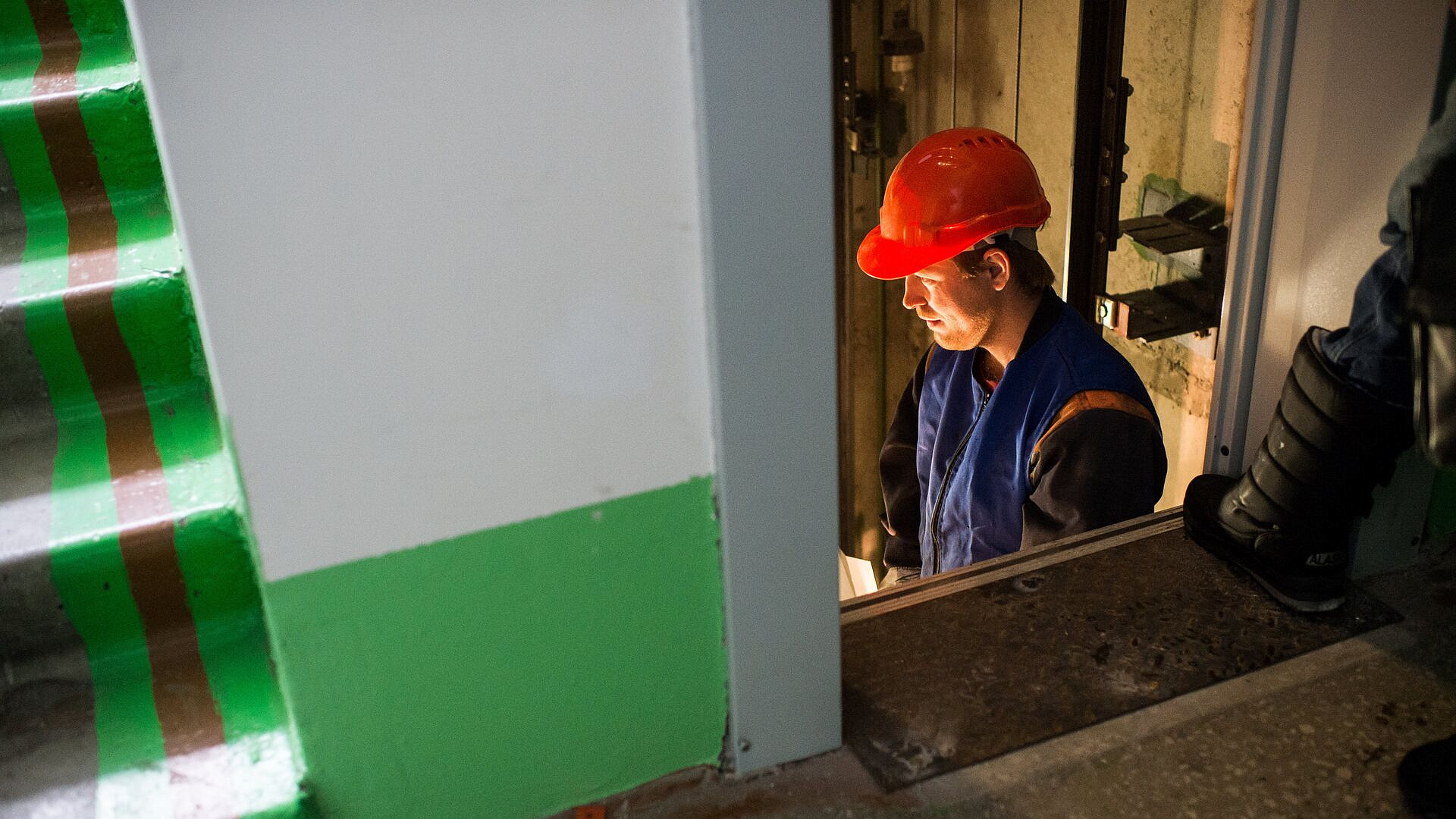 В Москве приступили к замене лифтов в жилых домах