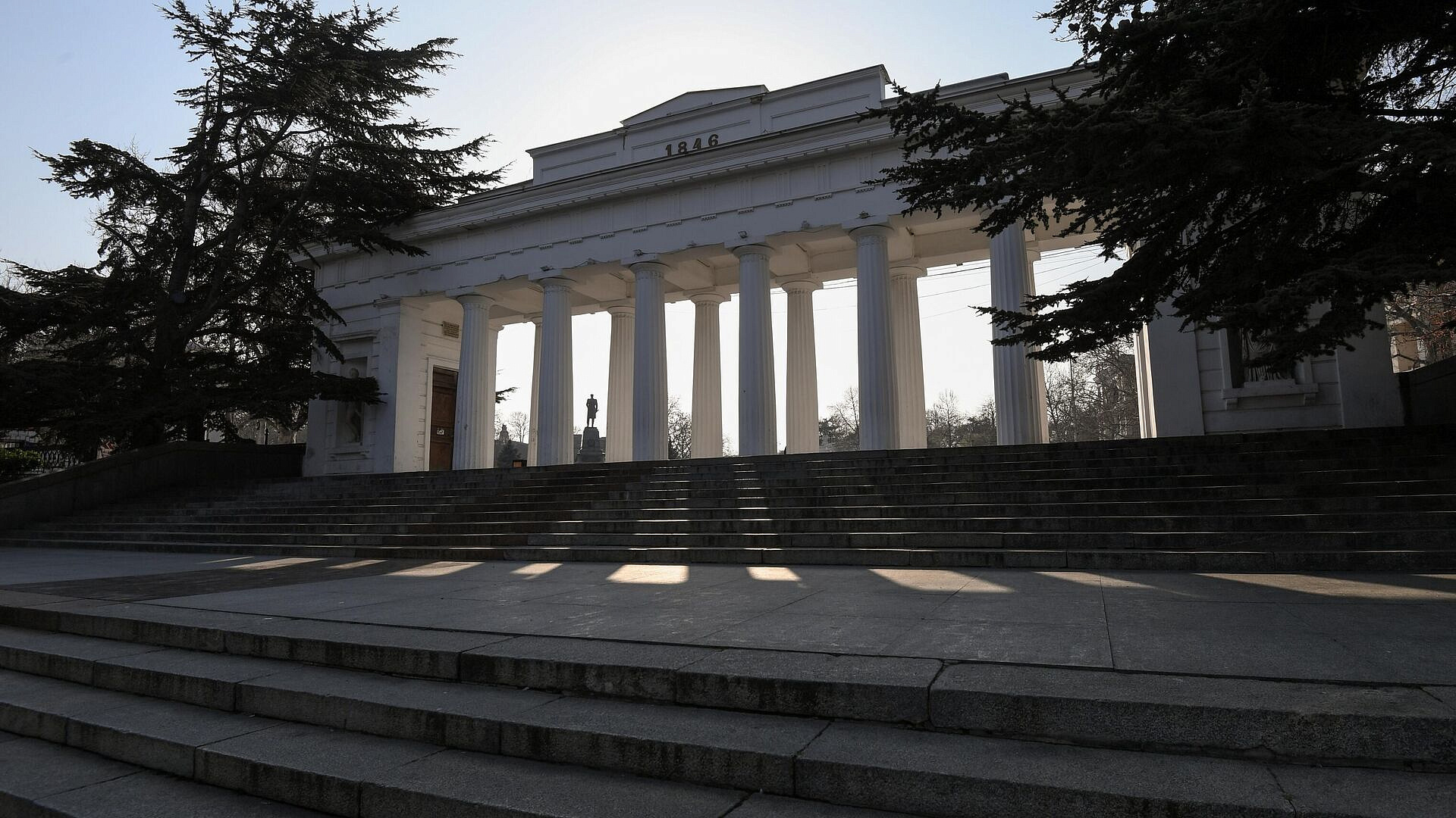 Морской пассажирский транспорт приостановил движение в Севастополе