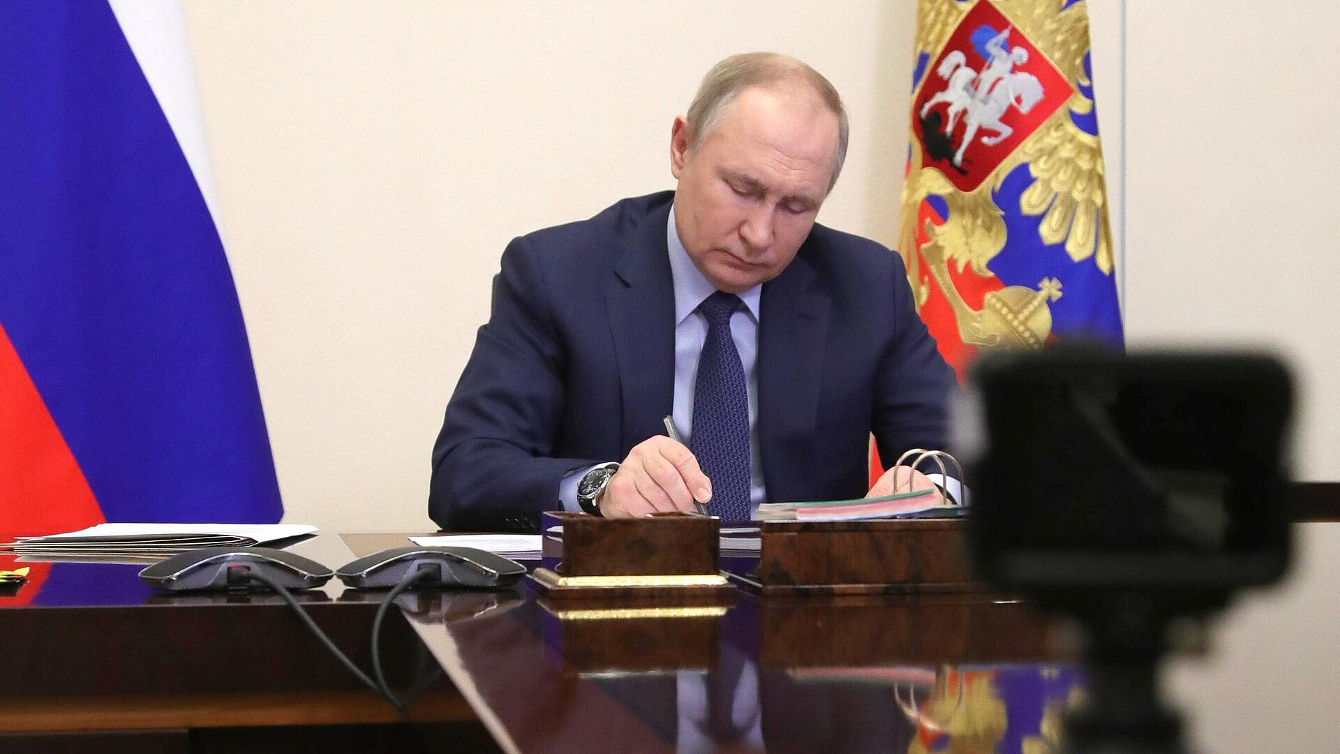 Путин поручил сделать бессрочными меры поддержки для близких погибших в СВО
