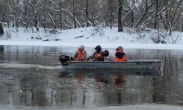 В Брянске почти две недели ищут провалившихся под лед детей