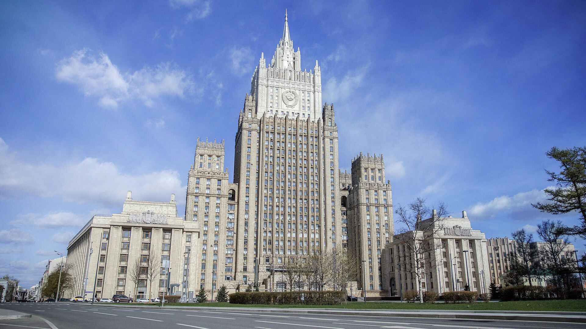 Украина и Запад прекрасно понимают, чей Крым, заявили в МИД