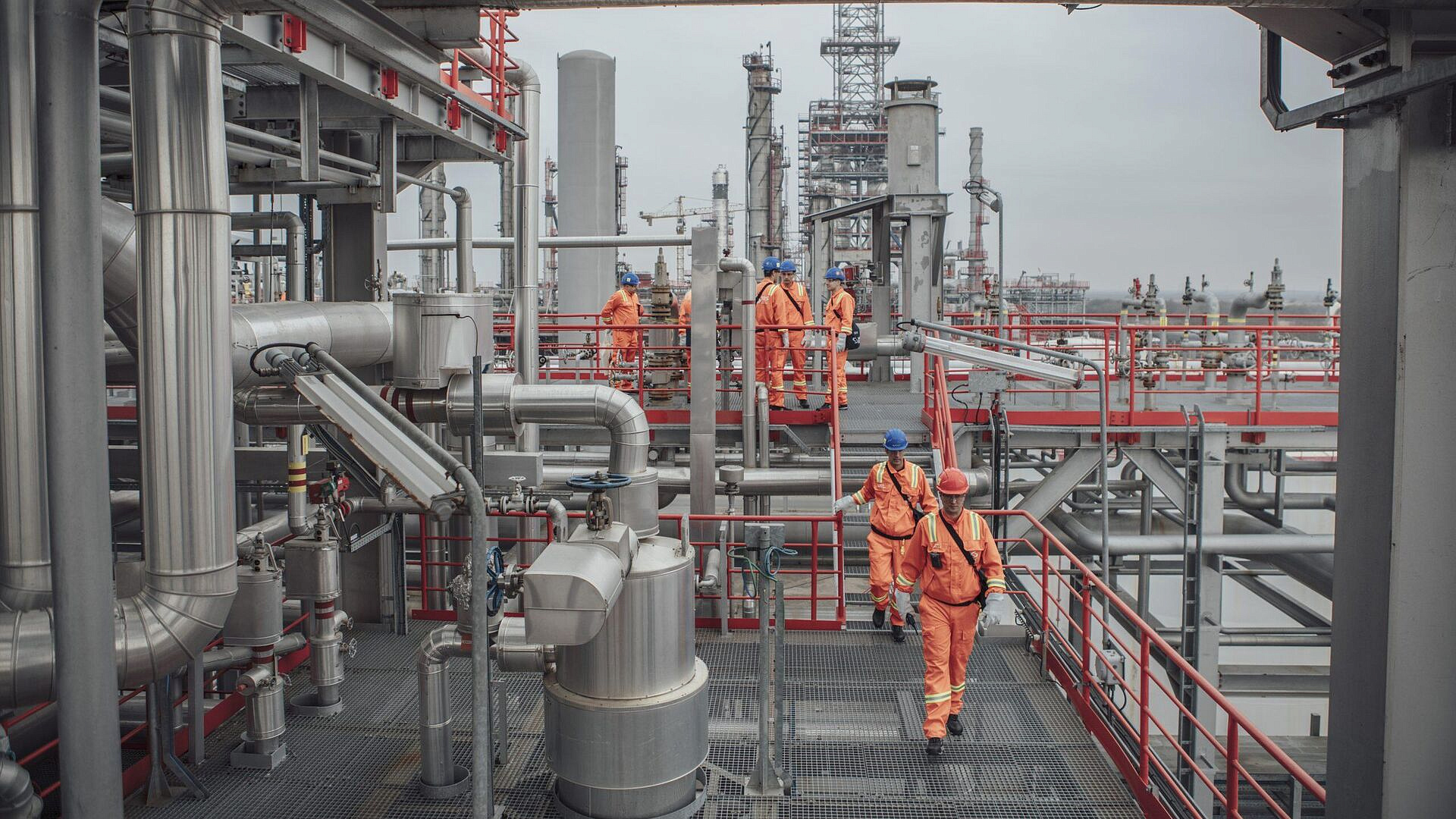 Белград не будет забирать долю "Газпрома" в "Нефтяной индустрии Сербии"