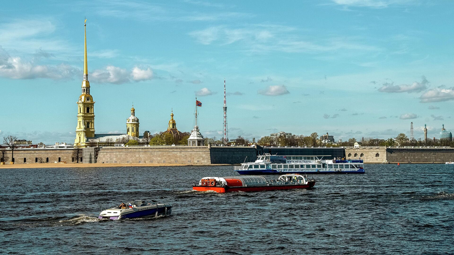 Власти Петербурга не исключили ограничения мобильного интернета 9 мая