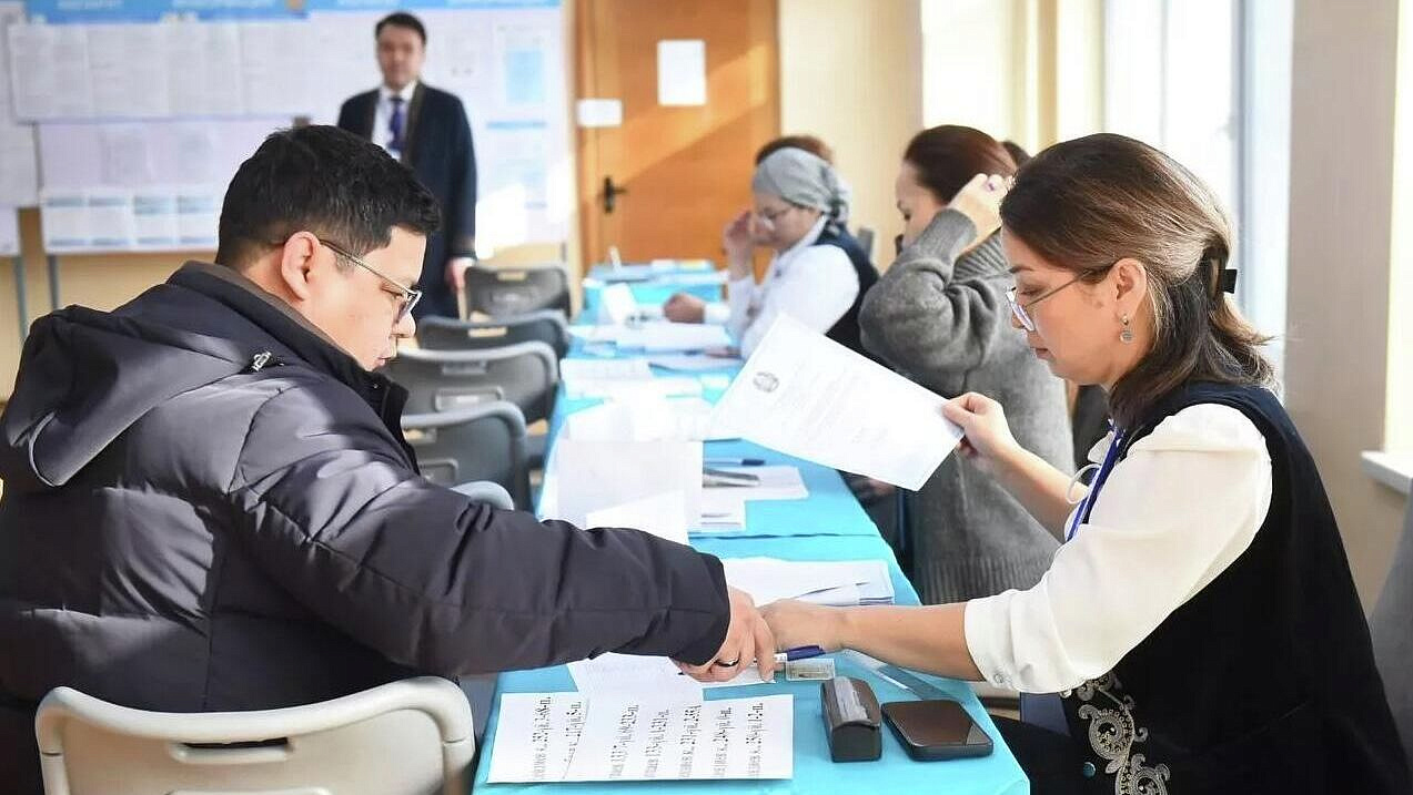 Наблюдатели в Алма-Ате отмечают высокую явку на участках для голосования