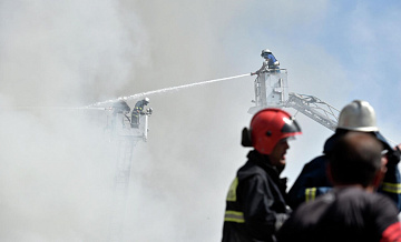 В Армении при пожаре на складе с пиротехникой пострадали три человека
