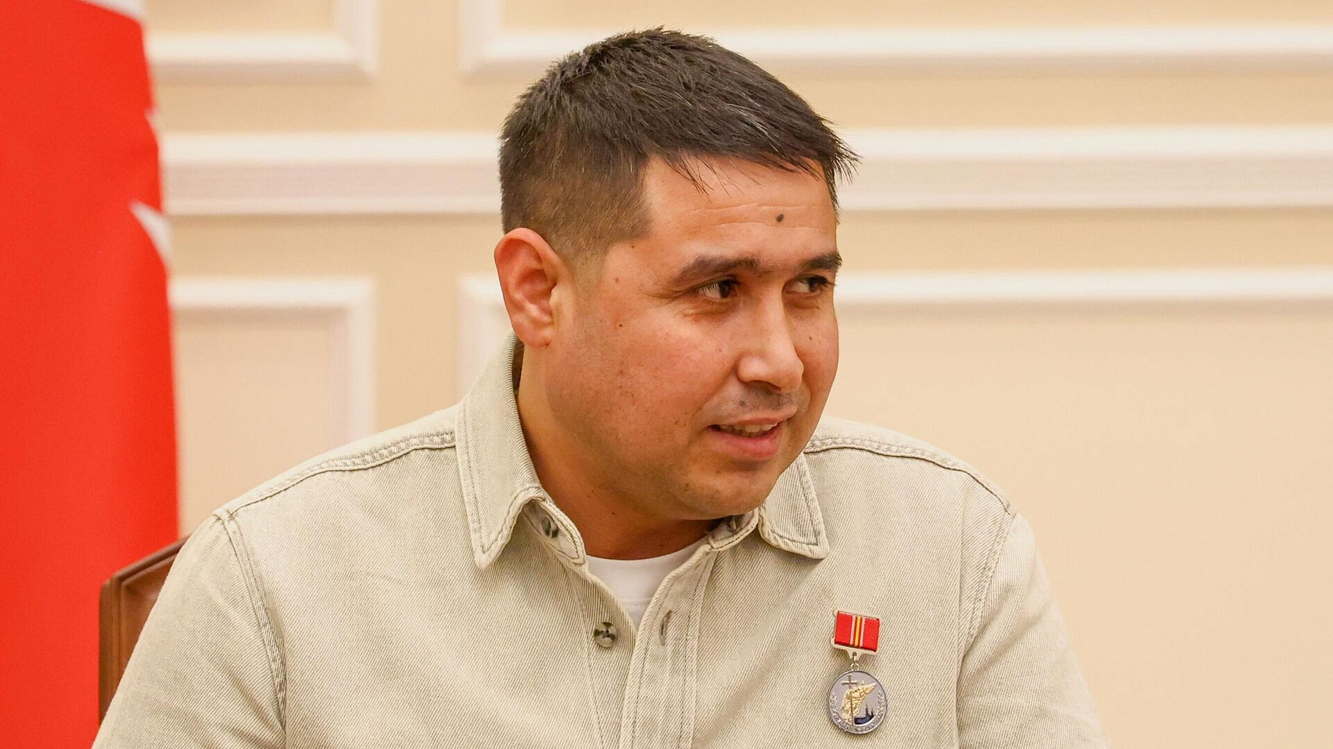 Дворник рассказал, как спас выпавшего из окна мальчика в Петербурге