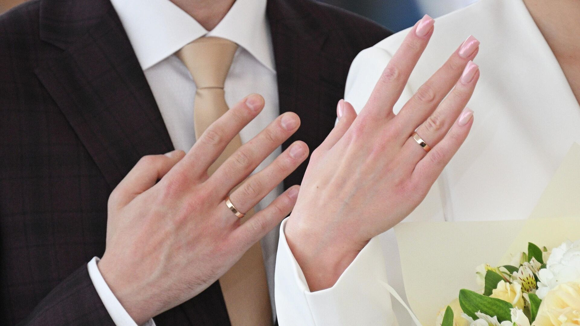 Более 21 тысячи заявлений на регистрацию брака подали в Подмосковье