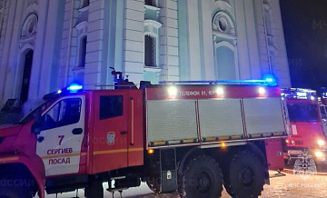 Колокольня загорелась в Троице-Сергиевой лавре