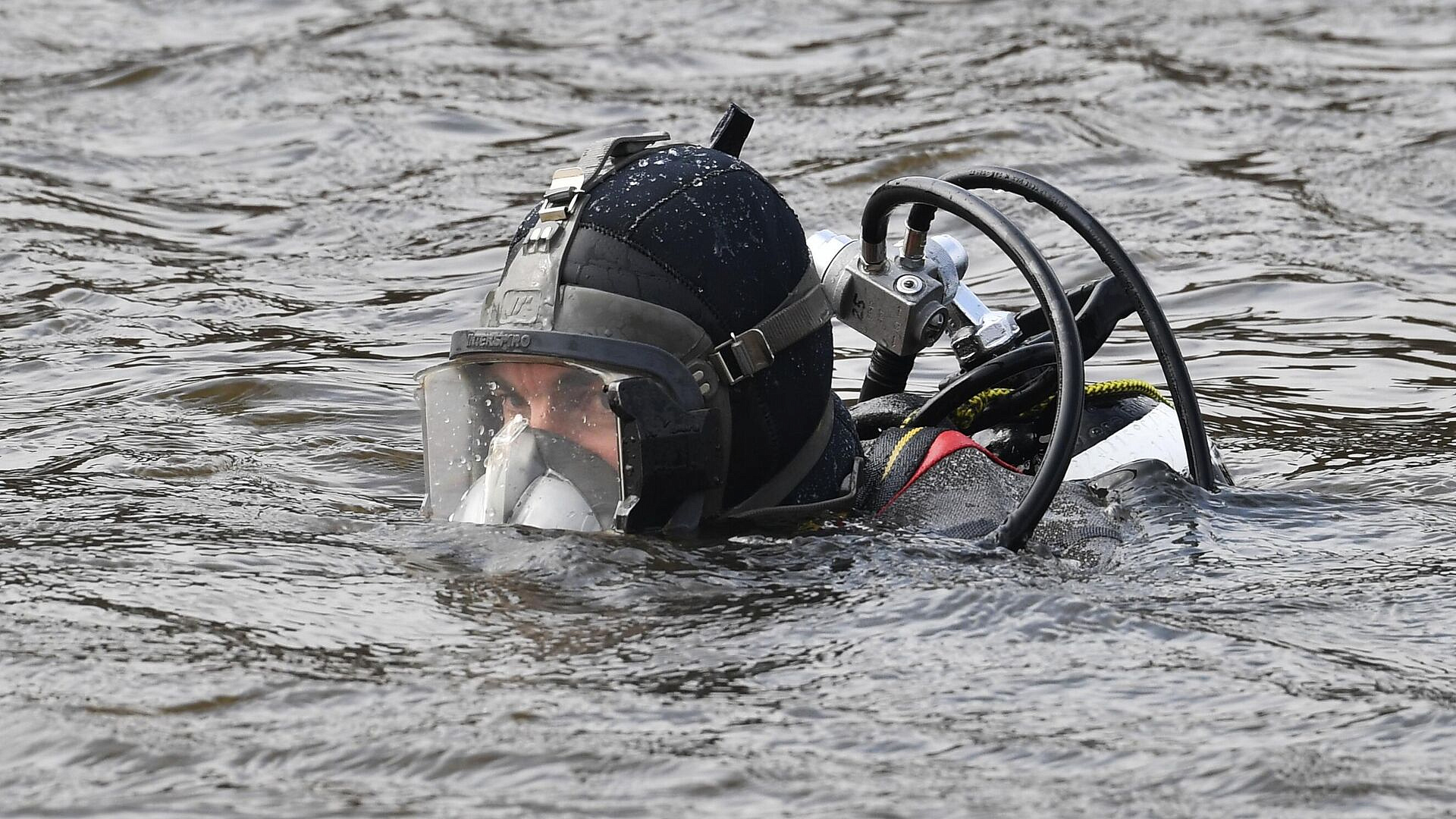 В Новгородской области водолазы нашли тело утонувшего рыбака