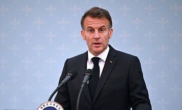 Макрон заявил, что призвал Трампа и Пезешкиана возобновить переговоры