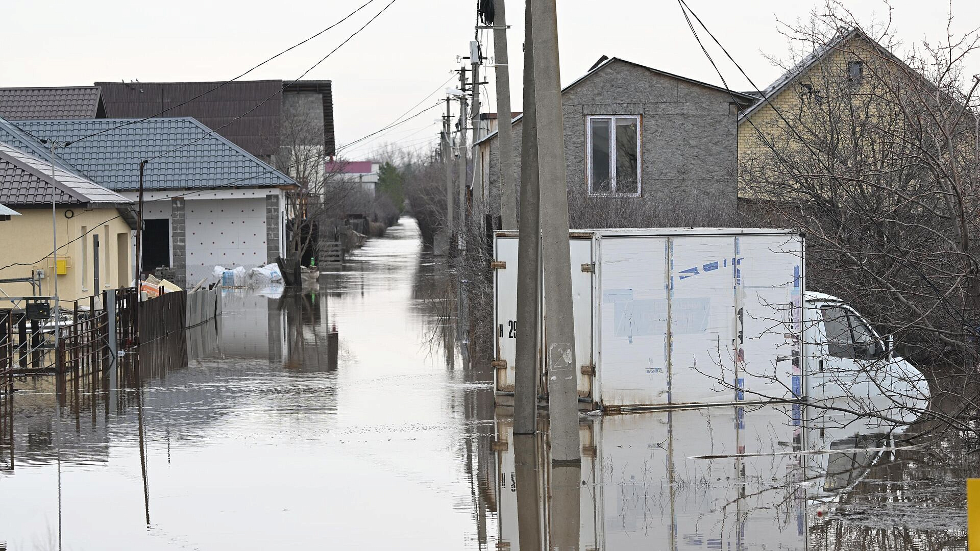 В Оренбуржье за сутки от воды освободились 1900 жилых домов