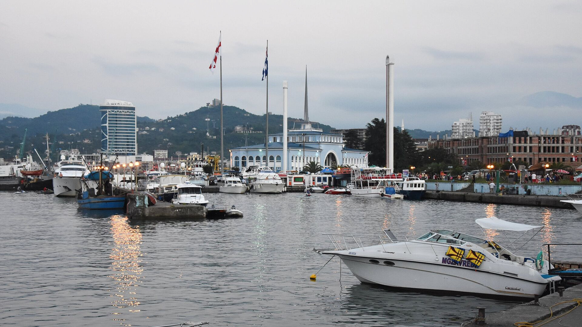 Грузия пообещала не принимать танкеры, связанные с Россией, заявили в ЕК