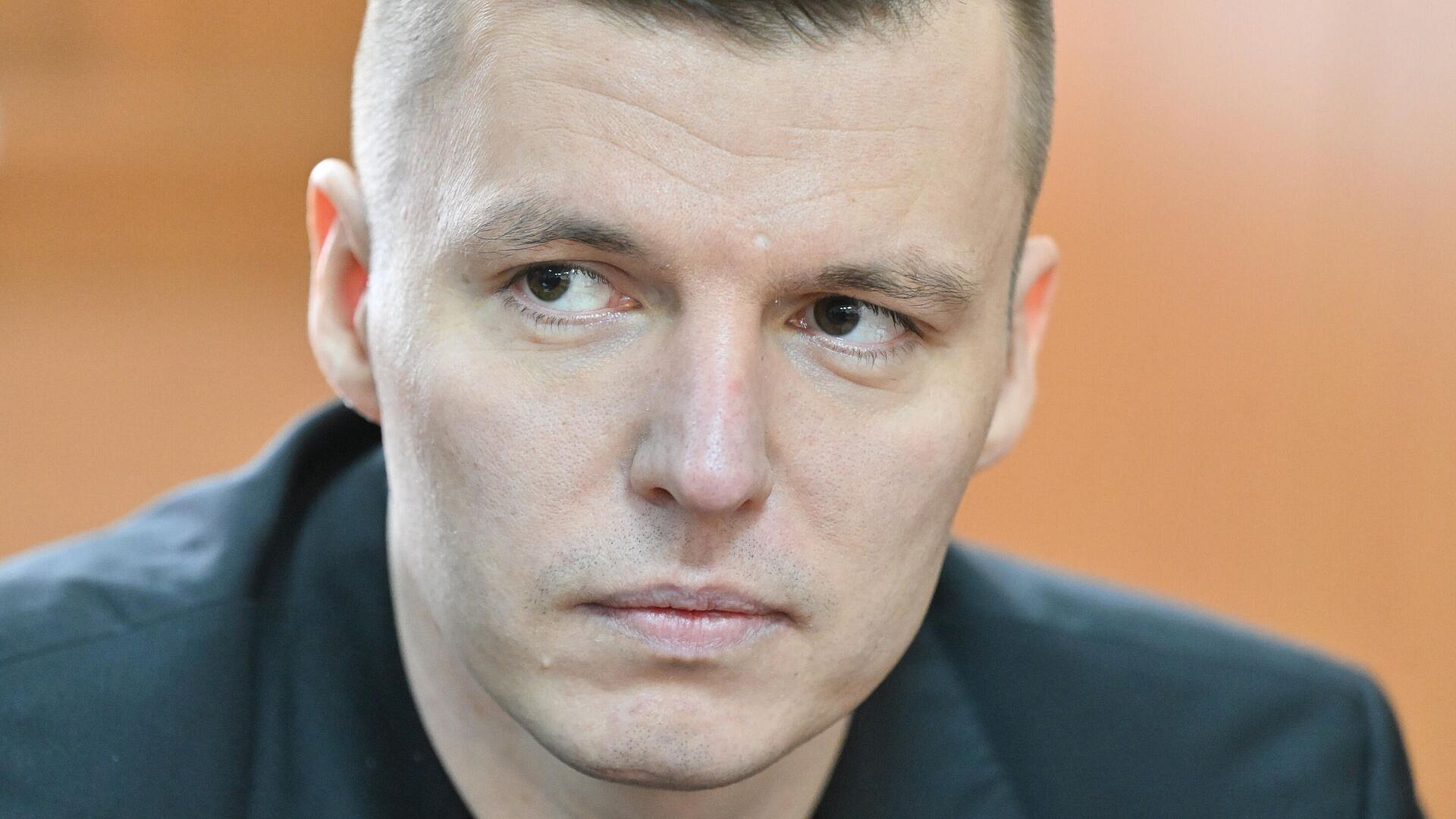 Экс-супруг Чекалиной искренне сопереживает ей, заявил адвокат