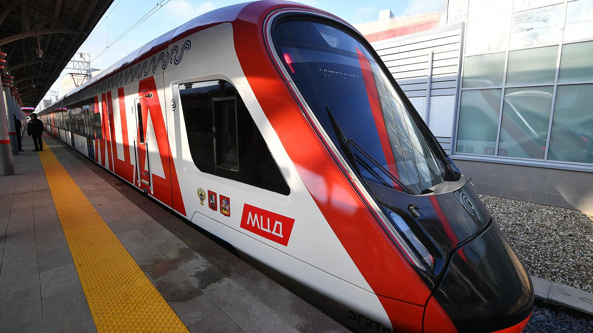 В Подмосковье электричка столкнулась с тепловозом