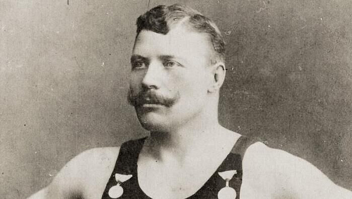 Холера, авиакатастрофа и слава: история супермена из русской деревни