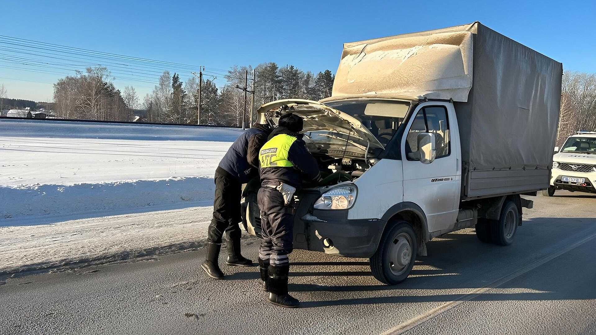 В Госавтоинспекции разъяснили, как получить экстренную помощь на дороге