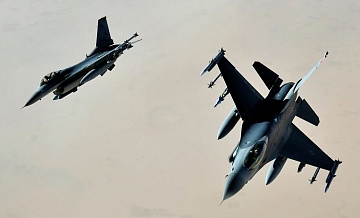 СМИ сообщают о 20 погибших при авиаударах по военному объекту в Ираке