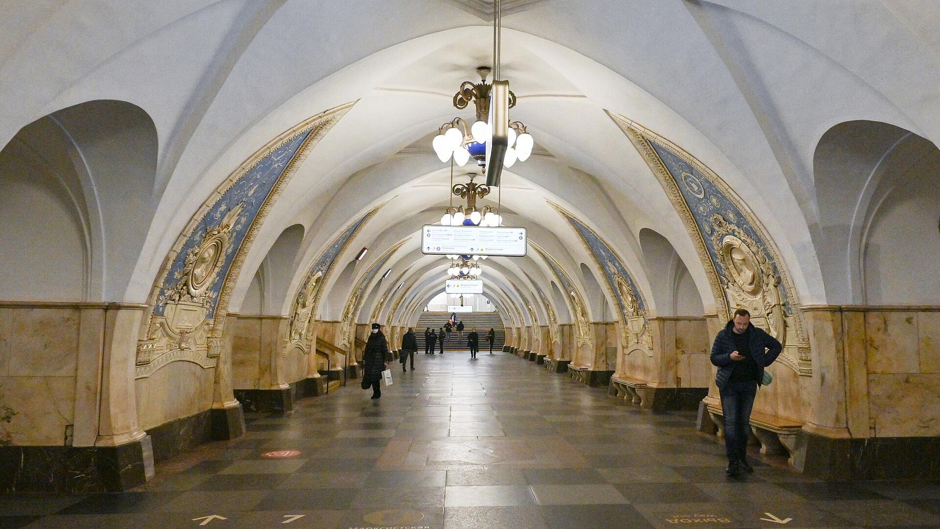 Метро Москвы опровергло информацию о задымлении на станции "Таганская" Метро Москвы опровергло информацию о задымлении на станции "Таганская"