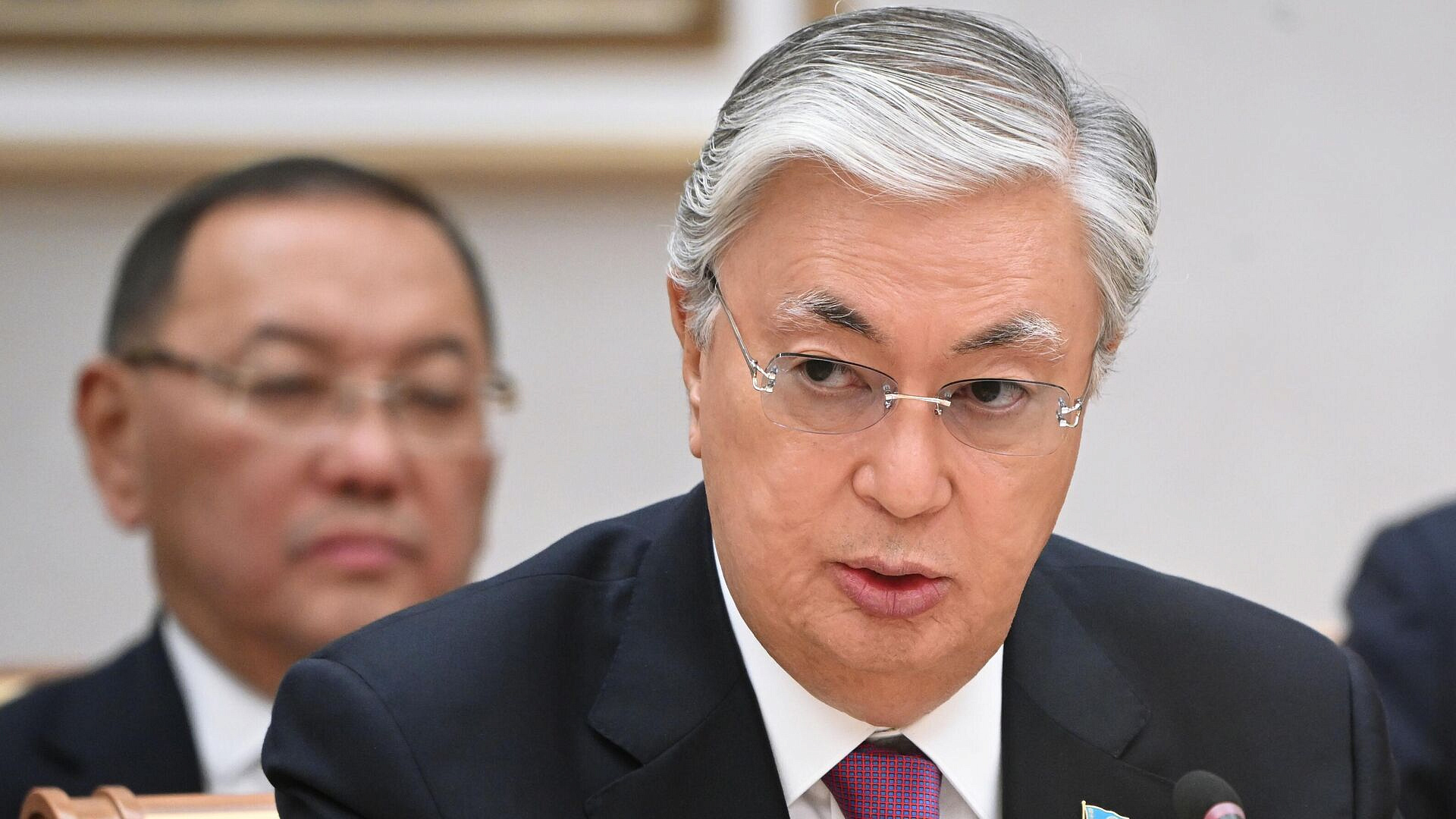 Токаев прокомментировал нападение на журналиста Садыкова в Киеве