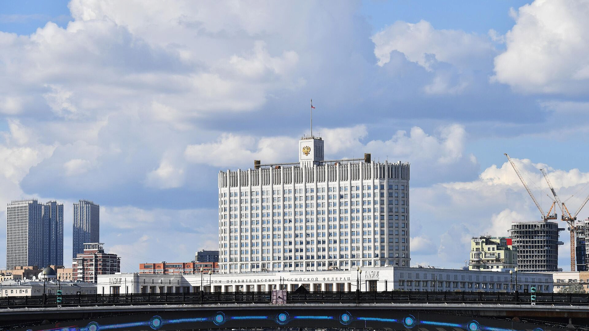 Правительство одобрило проект о снижении возраста принесения присяги