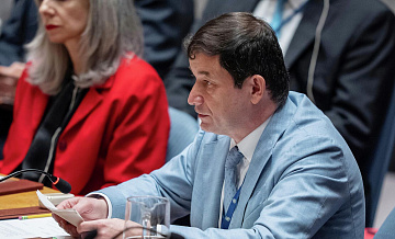 Запад хочет помешать России и США достичь мира на Украине, заявил Полянский