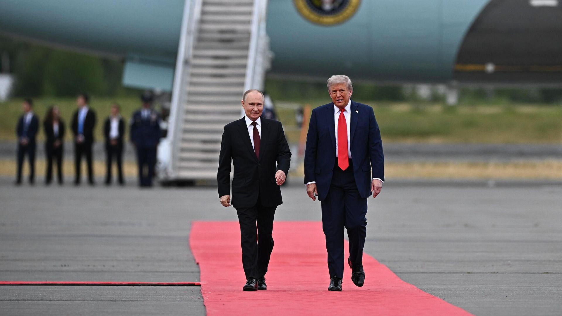 Ушаков рассказал, что Путин и Трамп обсудили в ходе телефонного разговора