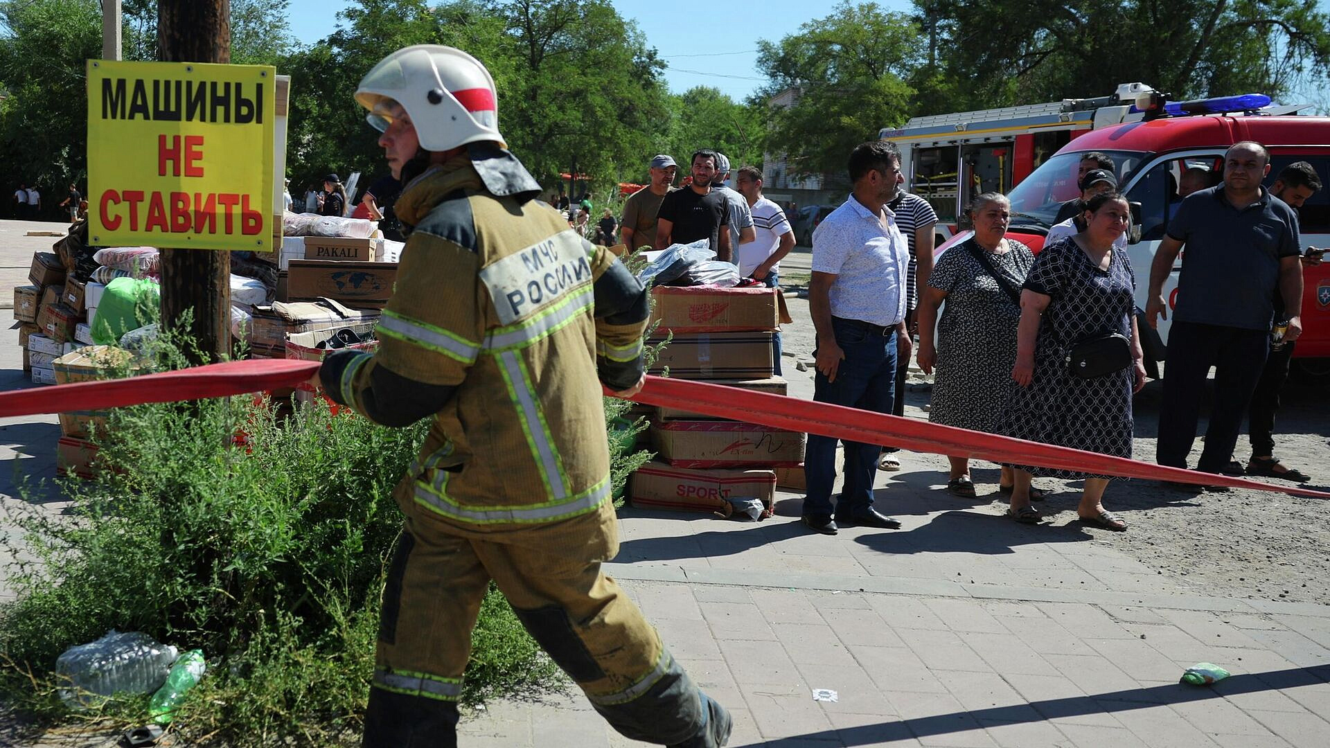 В Волгограде потушили пожар на вещевом рынке
