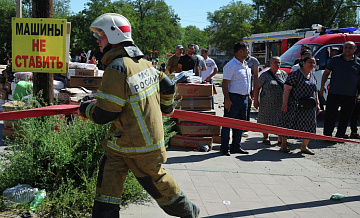 В Волгограде потушили пожар на вещевом рынке