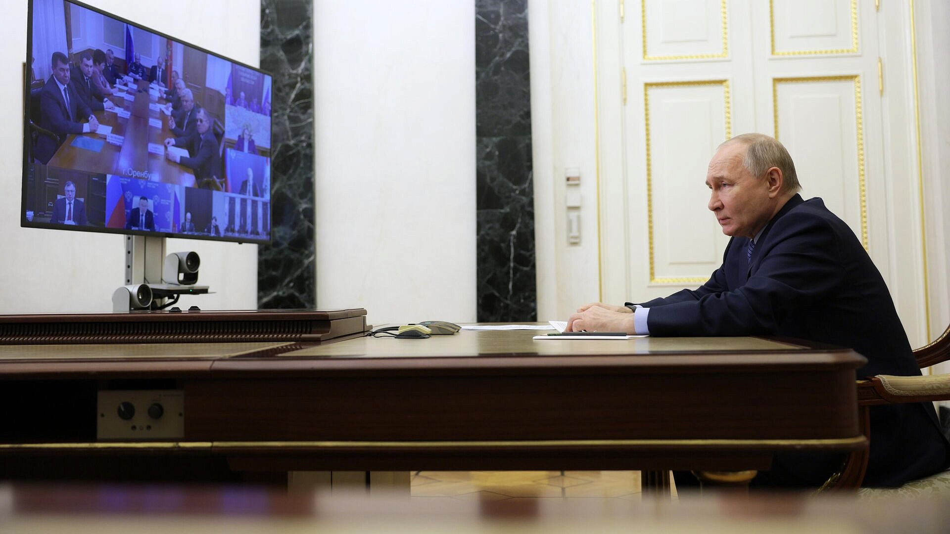 Путин обратился к мэру Орска с просьбой после совещания по паводкам