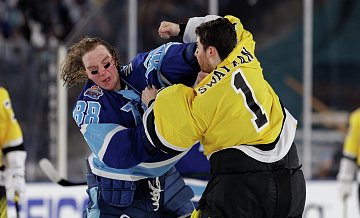 Василевский подрался с голкипером "Бостона" в матче НХЛ