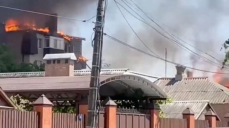 Пожар в жилом доме в Батайске полностью ликвидировали