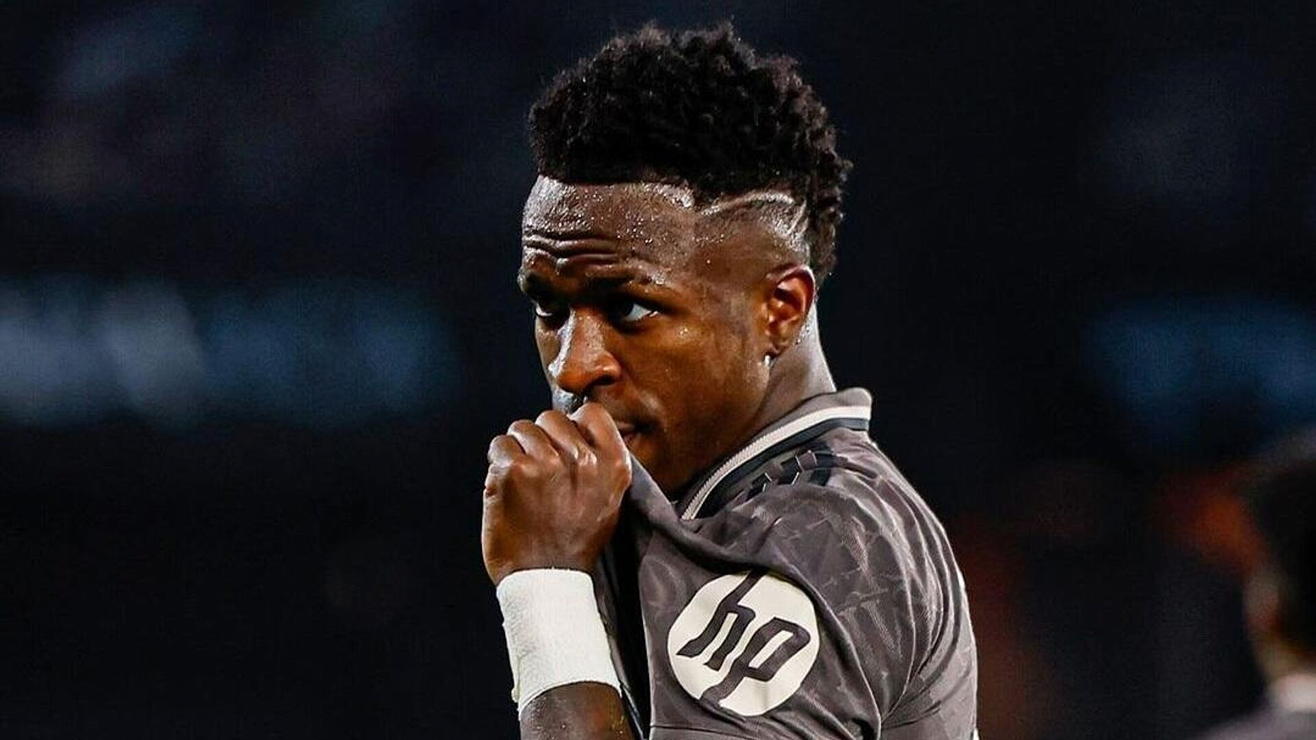 Матч "Реала" в Лиге чемпионов прервали из-за жалоб Винисиуса на расизм