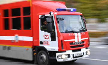 В Москве при пожаре в подсобке производственного здания погиб человек