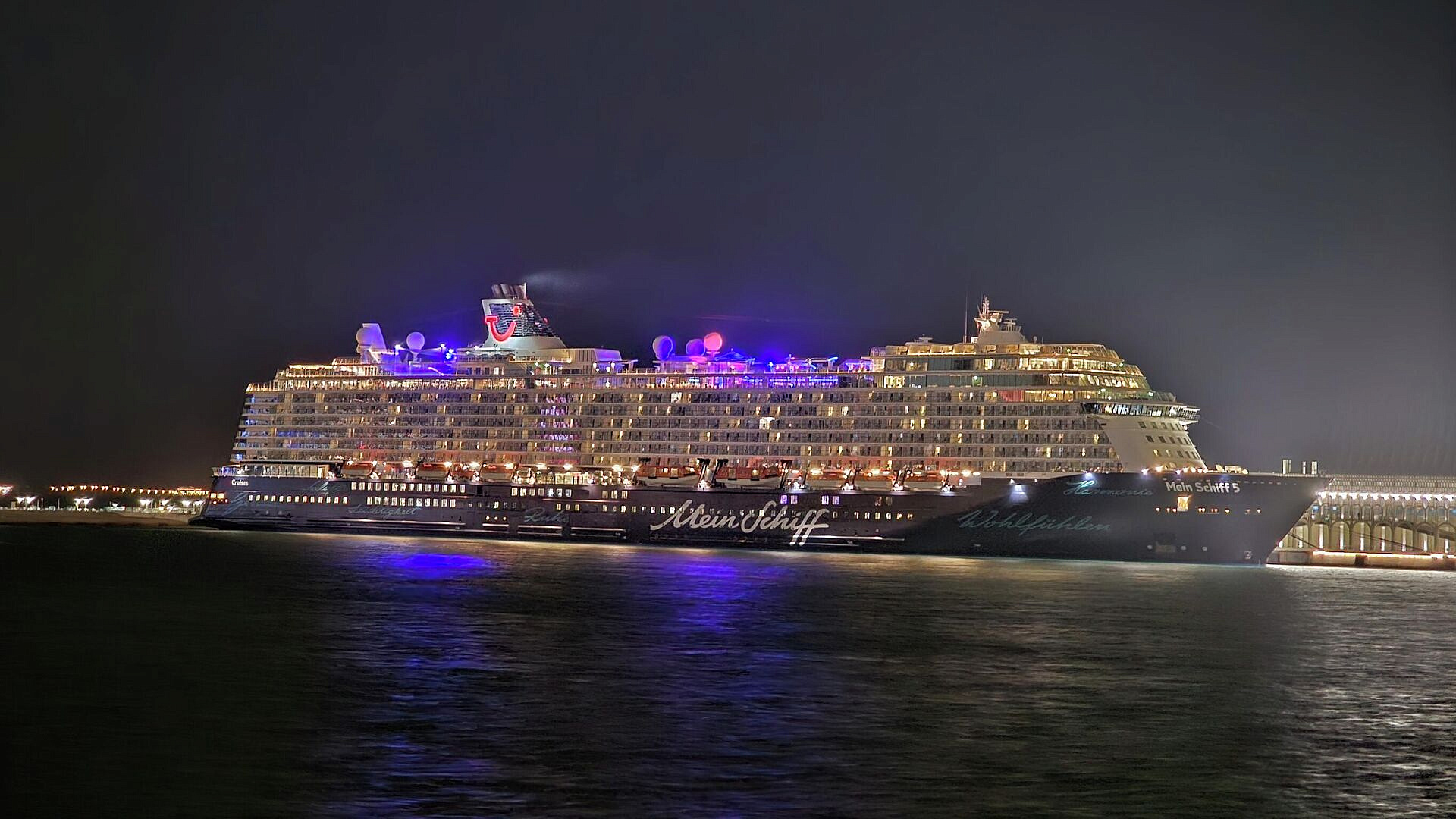 Часть россиян с круизных судов не захотела покидать Катар на автобусах