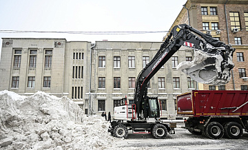 В Москве продолжаются работы по уборке снега