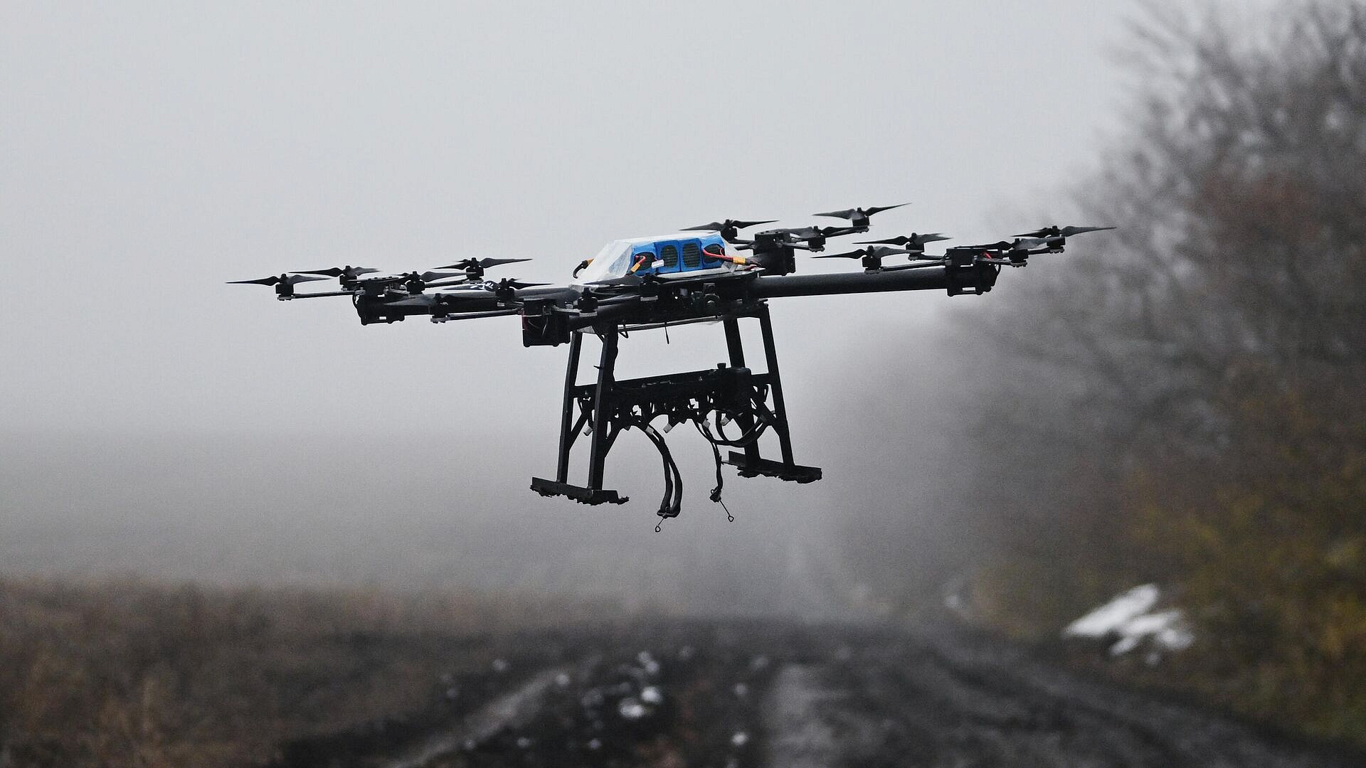 В Белгородской области украинские дроны атаковали здание и автомобиль