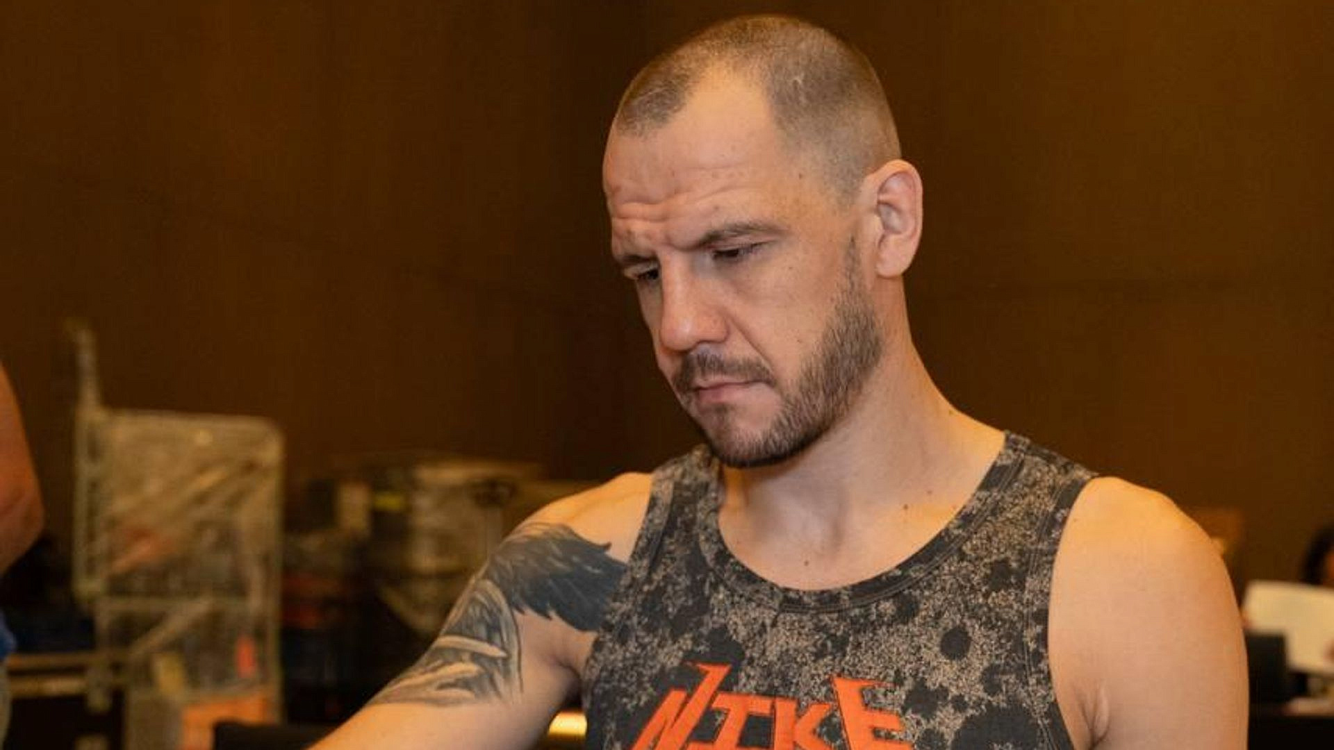 Боец ММА Крылов досрочно уступил Уиттакеру на UFC 329