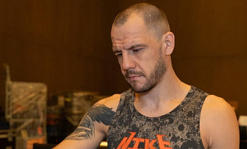 Боец ММА Крылов досрочно уступил Уиттакеру на UFC 329