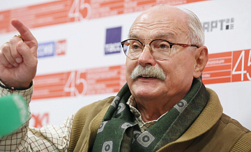 Михалков посчитал, что его спектакль "Перед рассветом" нужен новым регионам