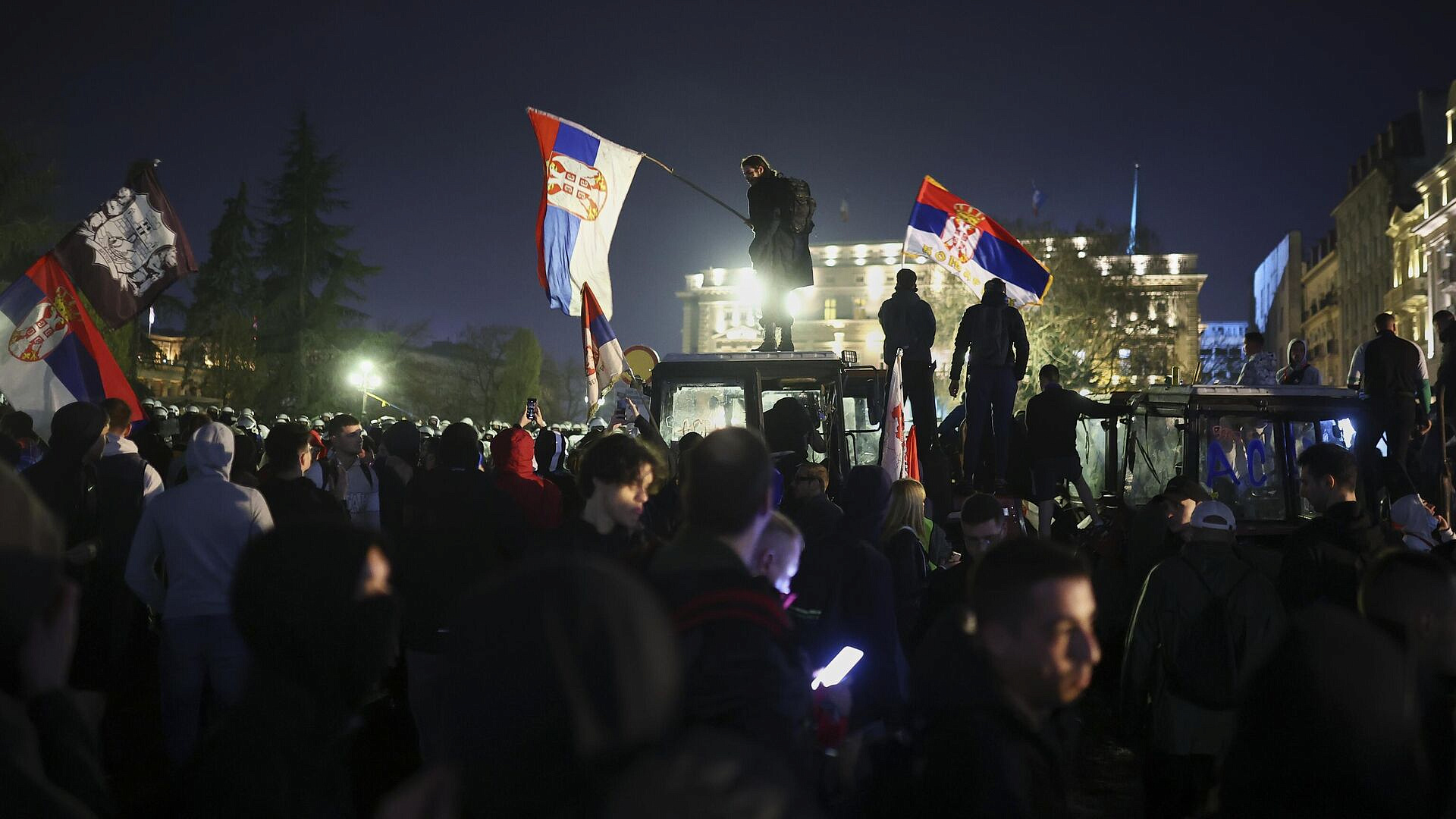 Вулин назвал причину протестов в Белграде