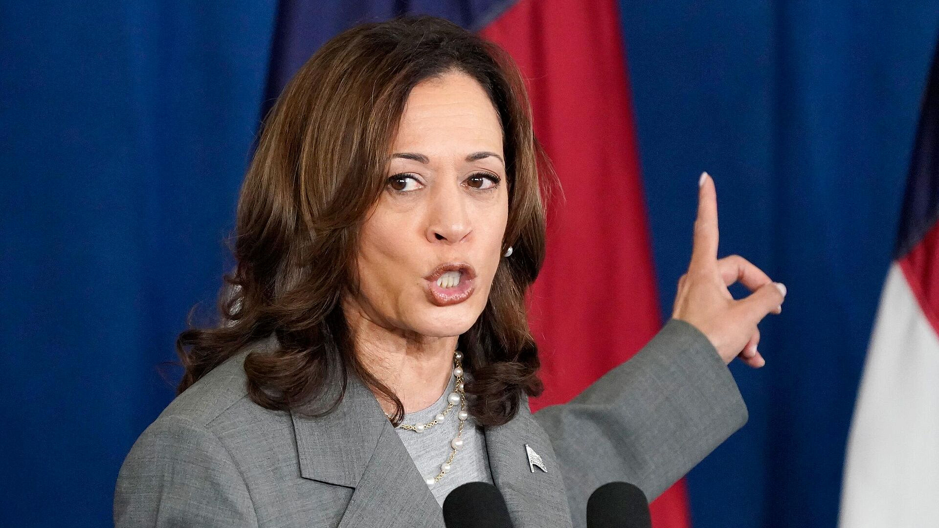 Харрис наняла советников Обамы в свой предвыборный штаб, пишут СМИ