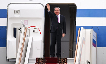 Премьер Госсовета КНР прибыл в Россию