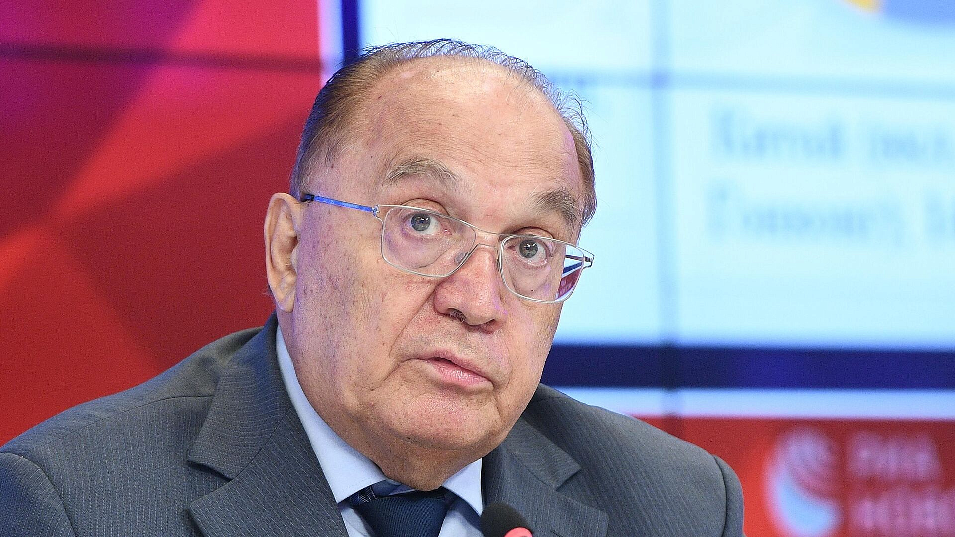 Путин поздравил ректора МГУ Садовничего с днем рождения