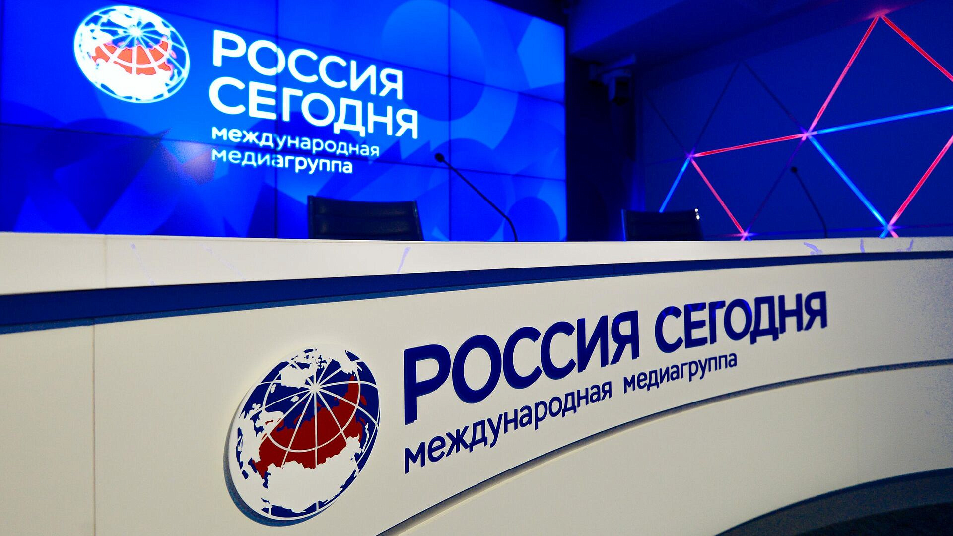 Киселев и Шадаев наградили сотрудников "России сегодня"