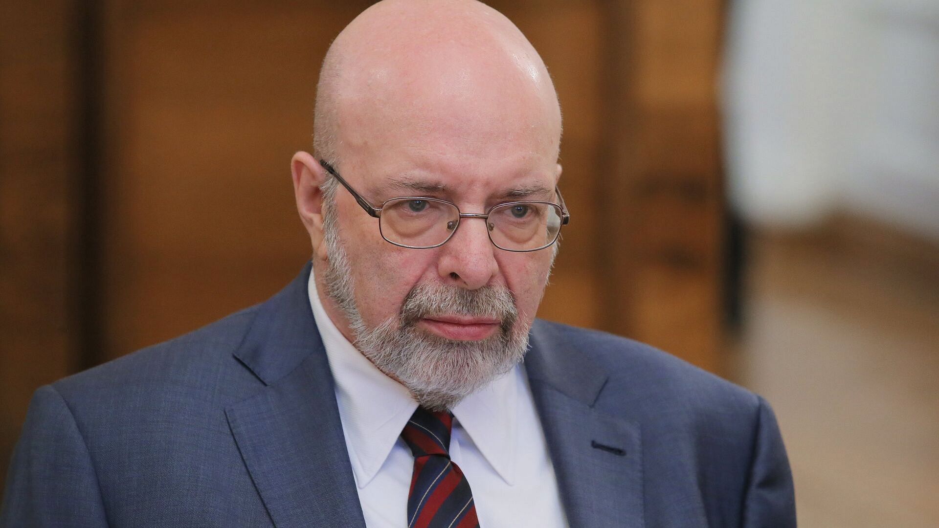 СМИ: ФБР обыскивает дом, принадлежащий, вероятно, политологу Саймсу